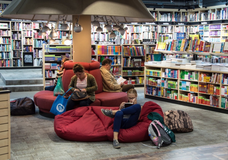 boutique-GRASSE-min_books_bookstore_book_reader_readers_reading_shop_sale_books-849006
